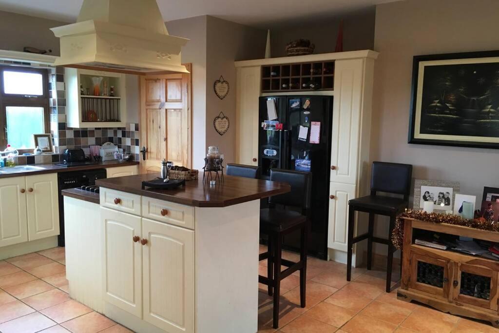 Villa Annies Meadow. à Knock  Extérieur photo